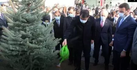 Bakan Kurum: 2023'ün Türkiye'sini yeşil ağlarla örmeye gayret gösteriyoruz Bakan Kurum: 2023'ün Türkiye'sini yeşil ağlarla örmeye gayret gösteriyoruz
