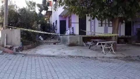 Bıçaklanarak öldürülen kişinin evi kundaklandı Bıçaklanarak öldürülen kişinin evi kundaklandı