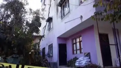 Bıçaklanarak öldürülen kişinin evi kundaklandı Bıçaklanarak öldürülen kişinin evi kundaklandı