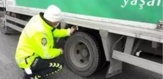 Trafik Tescil Ve Denetleme Büro Amirliği: Bozüyük'te kış lastiği uygulamaları hız kazandı Trafik Tescil Ve Denetleme Büro Amirliği: Bozüyük'te kış lastiği uygulamaları hız kazandı