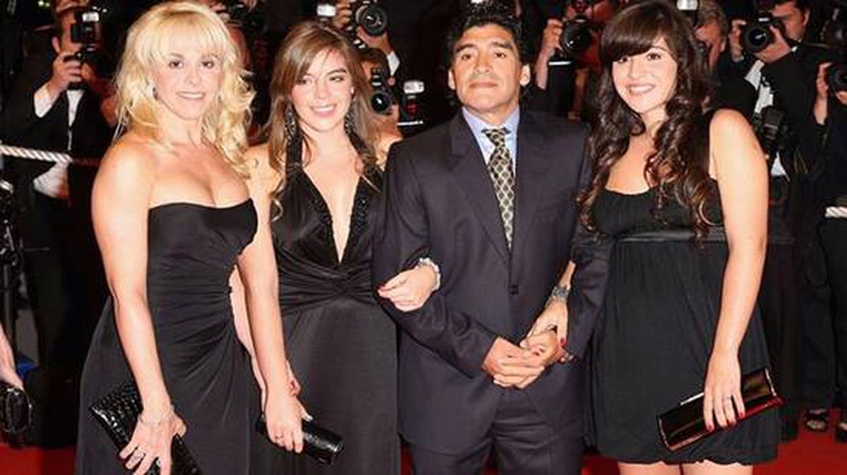 Çocuğu olduğunu iddia eden 2 kişi, DNA testi için Maradona'nın mezarının açılmasını istedi