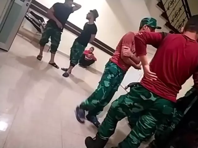 Dağlık Karabağ'da ateş hattına sürüldüklerini anlatan Suriyeliler BBC'ye konuştu: 'Kendimizi bir anda cvephede bulduk' Dağlık Karabağ'da ateş hattına sürüldüklerini anlatan Suriyeliler BBC'ye konuştu: 'Kendimizi bir anda cvephede bulduk'