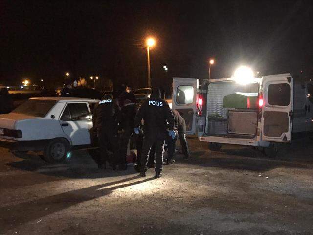 Define ararken infilak eden patlayıcıyı arkadaşları yaptı sandılar! Döve döve öldürdüler
