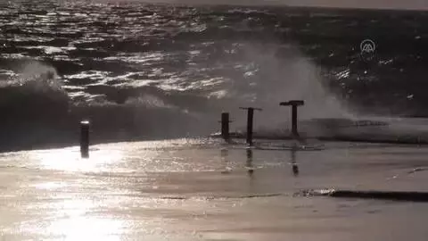 Didim'de fırtına etkili oldu Didim'de fırtına etkili oldu