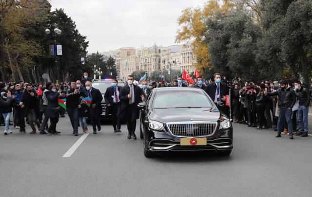 Erdoğan ve Aliyev, vasiyetini yerine getirdikleri Haydar Aliyev'in kabrini ziyaret etti