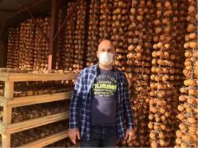 Eşinin çamaşır kuruttuğu ipte hurma kuruttu hem kendisinin hem de mahallelinin hayatı değişti Eşinin çamaşır kuruttuğu ipte hurma kuruttu hem kendisinin hem de mahallelinin hayatı değişti