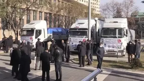 Bursa ve çevre illerden Suriye'ye İHH yardım tırları gönderildi Bursa ve çevre illerden Suriye'ye İHH yardım tırları gönderildi