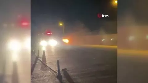 Hatay'da park halindeki minibüs alev alev yandı Hatay'da park halindeki minibüs alev alev yandı