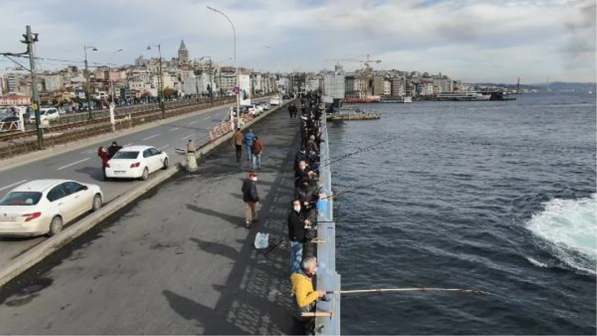 Havadan fotoğraflarla) Galata Köprüsü'nde olta balıkçılarına '3 metre kuralı' denetimi - Haberler