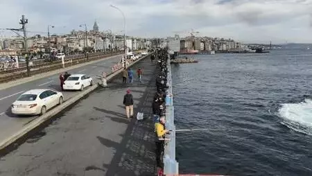 (Havadan fotoğraflarla) Galata Köprüsü'nde olta balıkçılarına '3 metre kuralı' denetimi (Havadan fotoğraflarla) Galata Köprüsü'nde olta balıkçılarına '3 metre kuralı' denetimi