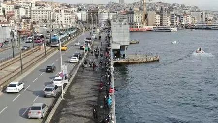 (Havadan fotoğraflarla) Galata Köprüsü'nde olta balıkçılarına '3 metre kuralı' denetimi (Havadan fotoğraflarla) Galata Köprüsü'nde olta balıkçılarına '3 metre kuralı' denetimi