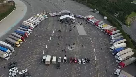 İHH'nin yardım tırları Suriye'ye gönderildi İHH'nin yardım tırları Suriye'ye gönderildi