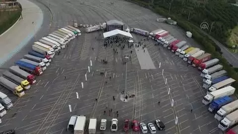 İHH'nin yardım tırları Suriye'ye gönderildi İHH'nin yardım tırları Suriye'ye gönderildi