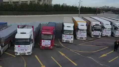 İHH'nin yardım tırları Suriye'ye gönderildi İHH'nin yardım tırları Suriye'ye gönderildi