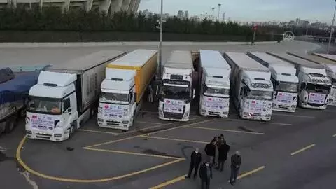 İHH'nin yardım tırları Suriye'ye gönderildi İHH'nin yardım tırları Suriye'ye gönderildi