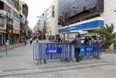 İzmir'de tedbirler arttı, yoğunluk azalmaya başladı İzmir'de tedbirler arttı, yoğunluk azalmaya başladı