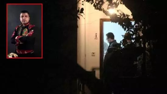Kadın, 3 çocuğunun gözü önünde kocasını 22 yerinden bıçaklayarak öldürdü Kadın, 3 çocuğunun gözü önünde kocasını 22 yerinden bıçaklayarak öldürdü