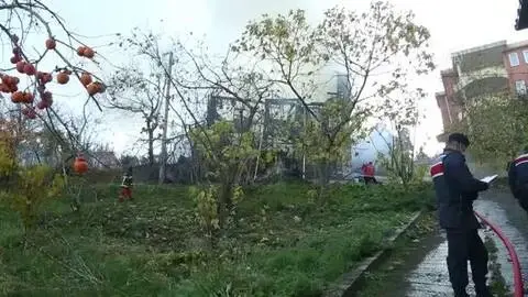 KASTAMONU - Ahşap ev yanarak kullanılamaz hale geldi KASTAMONU - Ahşap ev yanarak kullanılamaz hale geldi
