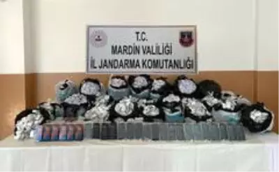 Gübrelerin altına gizlenmiş vaziyette 330 adet gümrük kaçağı cep telefonu ele geçirildi Gübrelerin altına gizlenmiş vaziyette 330 adet gümrük kaçağı cep telefonu ele geçirildi