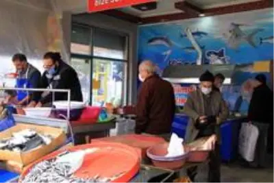 Pandemi ile birlikte talepler değişti, balıklar pişirilerek evlere servis edilmeye başlandı Pandemi ile birlikte talepler değişti, balıklar pişirilerek evlere servis edilmeye başlandı