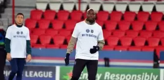 Psg: PSG Başkanı Nasır el-Halifi, ırkçı ifadelere maruz kalan Webo'ya özel forma yaptırdı Psg: PSG Başkanı Nasır el-Halifi, ırkçı ifadelere maruz kalan Webo'ya özel forma yaptırdı