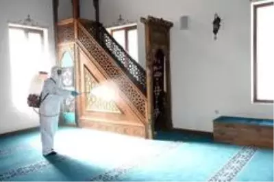 Şahinbey'de camiler dezenfekte ediliyor Şahinbey'de camiler dezenfekte ediliyor