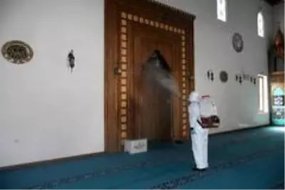 Şahinbey'de camiler dezenfekte ediliyor Şahinbey'de camiler dezenfekte ediliyor