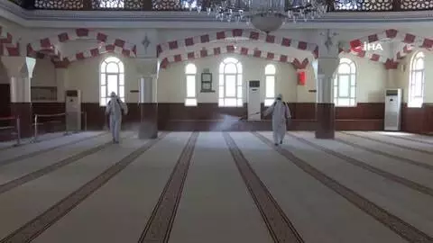 Şahinbey'de camiler dezenfekte ediliyor Şahinbey'de camiler dezenfekte ediliyor