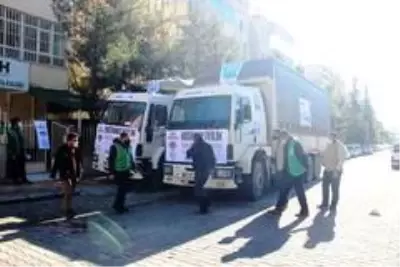 Şanlıurfa'dan Suriye'ye 2 tır yardım malzemesi gönderildi Şanlıurfa'dan Suriye'ye 2 tır yardım malzemesi gönderildi