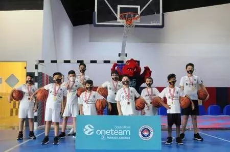 Savaşın çocuklarının yüzü basketbol ile güldü Savaşın çocuklarının yüzü basketbol ile güldü