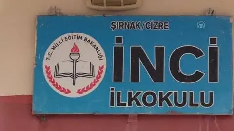 Silopi'de köy okuluna kitap desteği Silopi'de köy okuluna kitap desteği