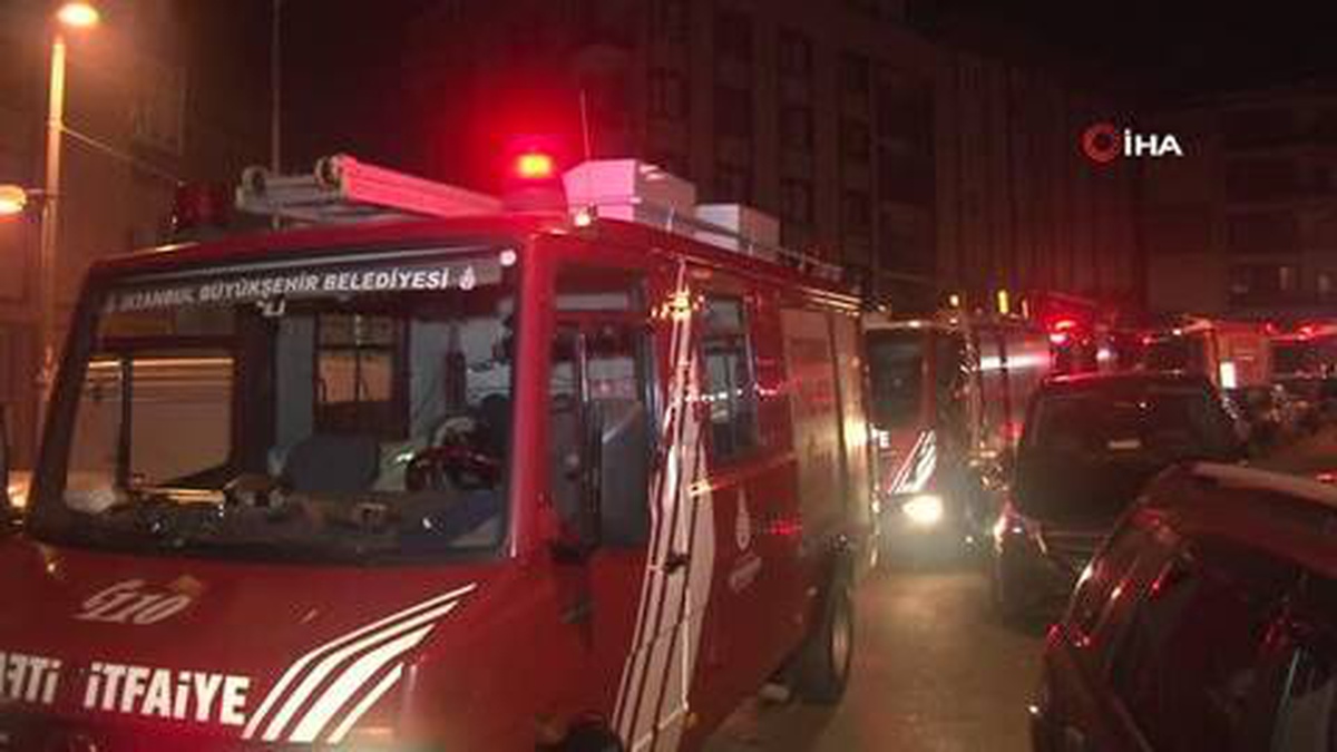 Son dakika haberleri... Şişli'de kumaş deposunda yangın çıktı, mahalleli sokağa döküldü