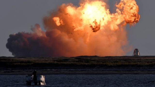 SpaceX'in Starship prototipi test aşamasında patladı