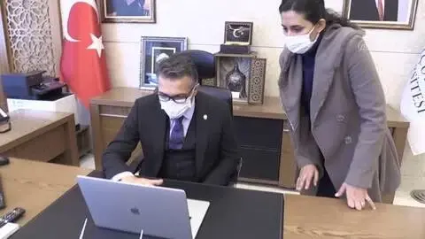 SÜ Rektörü Prof. Dr. Metin Aksoy, AA'nın 'Yılın Fotoğrafları' oylamasına katıldı