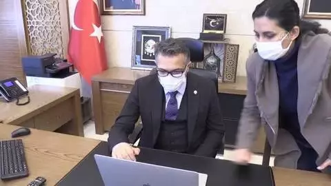 SÜ Rektörü Prof. Dr. Metin Aksoy, AA'nın 'Yılın Fotoğrafları' oylamasına katıldı