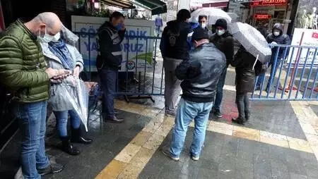 Trabzon'un kalabalık cadde ve sokağına HES kodu ile giriliyor Trabzon'un kalabalık cadde ve sokağına HES kodu ile giriliyor