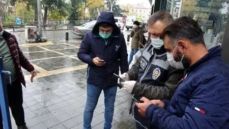 Trabzon'un kalabalık cadde ve sokağına HES kodu ile giriliyor Trabzon'un kalabalık cadde ve sokağına HES kodu ile giriliyor