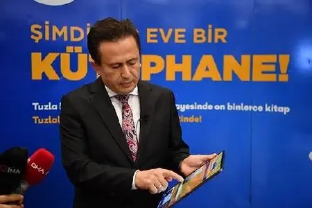 Tuzla'da 23 bin kitap, vatandaşın 'evine' geldi Tuzla'da 23 bin kitap, vatandaşın 'evine' geldi
