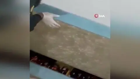 Son dakika haber | Ürettikleri kaçak içkileri otel odasında koltuğun altında saklarken yakalandılar Son dakika haber | Ürettikleri kaçak içkileri otel odasında koltuğun altında saklarken yakalandılar