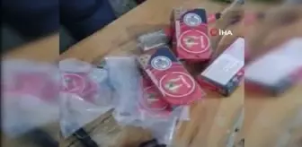 Laptop: Uyuşturucu, fişek, kılıç...Şüpheli şahsın evinden çıkanlar polisi şaşkına uğrattı Laptop: Uyuşturucu, fişek, kılıç...Şüpheli şahsın evinden çıkanlar polisi şaşkına uğrattı