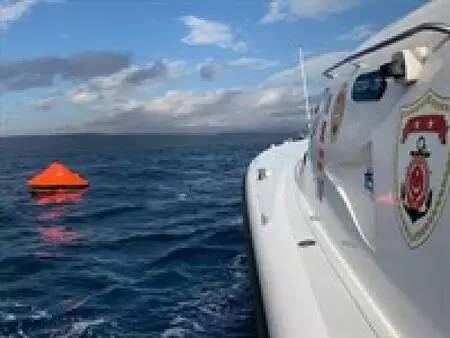 Yunanistan'ın ölüme terk ettiği 17 kaçak göçmeni Türk Sahil Güvenlik ekipleri kurtardı Yunanistan'ın ölüme terk ettiği 17 kaçak göçmeni Türk Sahil Güvenlik ekipleri kurtardı