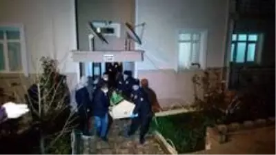 2 gündür haber alınamayan yaşlı adam evinde ölü bulundu 2 gündür haber alınamayan yaşlı adam evinde ölü bulundu
