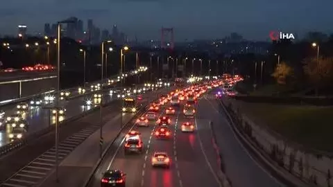 56 saat sürecek kısıtlama öncesi 15 Temmuz Şehitler Köprüsünde trafik yoğunluğu 56 saat sürecek kısıtlama öncesi 15 Temmuz Şehitler Köprüsünde trafik yoğunluğu