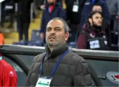 Aytemiz Alanyaspor'dan hakem hatalarına sert tepki Aytemiz Alanyaspor'dan hakem hatalarına sert tepki