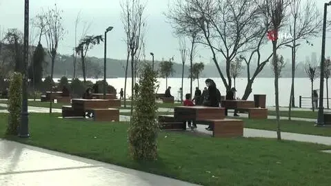 Beykoz sahilde korona virüse karşı sosyal mesafeli banklar Beykoz sahilde korona virüse karşı sosyal mesafeli banklar