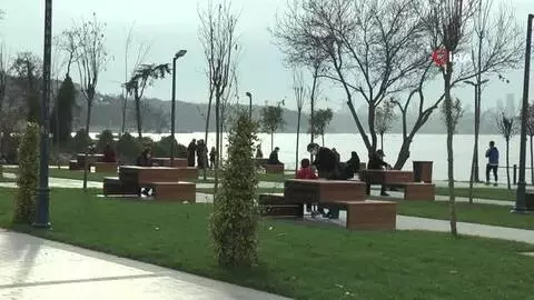 Beykoz sahilde korona virüse karşı sosyal mesafeli banklar Beykoz sahilde korona virüse karşı sosyal mesafeli banklar