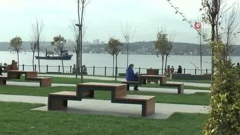 Beykoz sahilde korona virüse karşı sosyal mesafeli banklar Beykoz sahilde korona virüse karşı sosyal mesafeli banklar