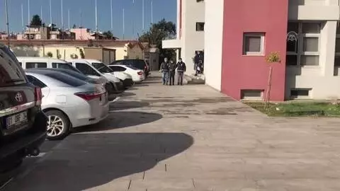 Bir kişiyi bıçaklayarak öldürdüğü öne sürülen zanlı tutuklandı Bir kişiyi bıçaklayarak öldürdüğü öne sürülen zanlı tutuklandı
