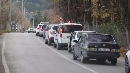 Bursa'da, kısıtlama öncesi yine su kuyruğu Bursa'da, kısıtlama öncesi yine su kuyruğu