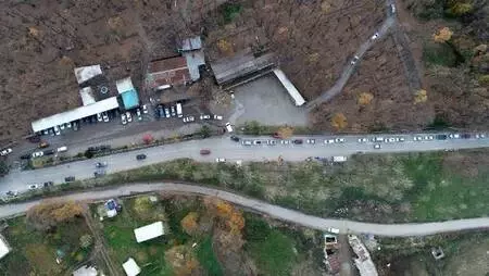 Bursa'da, kısıtlama öncesi yine su kuyruğu Bursa'da, kısıtlama öncesi yine su kuyruğu